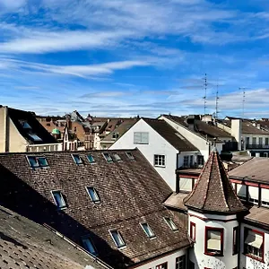 Center Rooftop Balcony-studio At Town Hall Apartment
